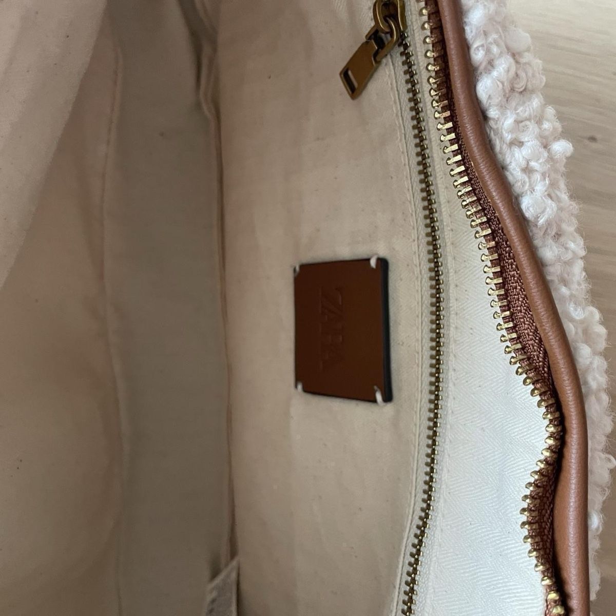 Zara Borse da donna: Zara Teddy Bouclé Shoulder Bag  – Nuovo (secondo la descrizione) da Dübendorf venduto da kko_7xld 2