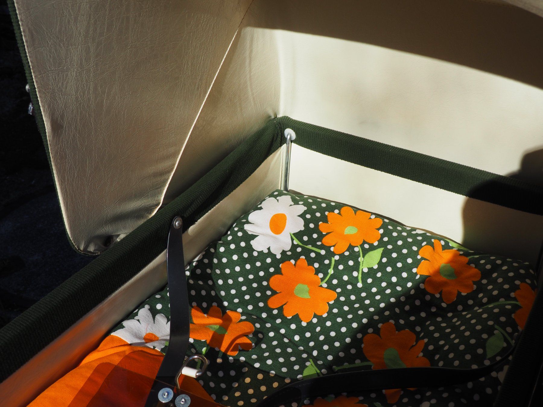 Poussette: Alter Kinderwagen, Vintage – Défectueux à Schänis par Wewu 4