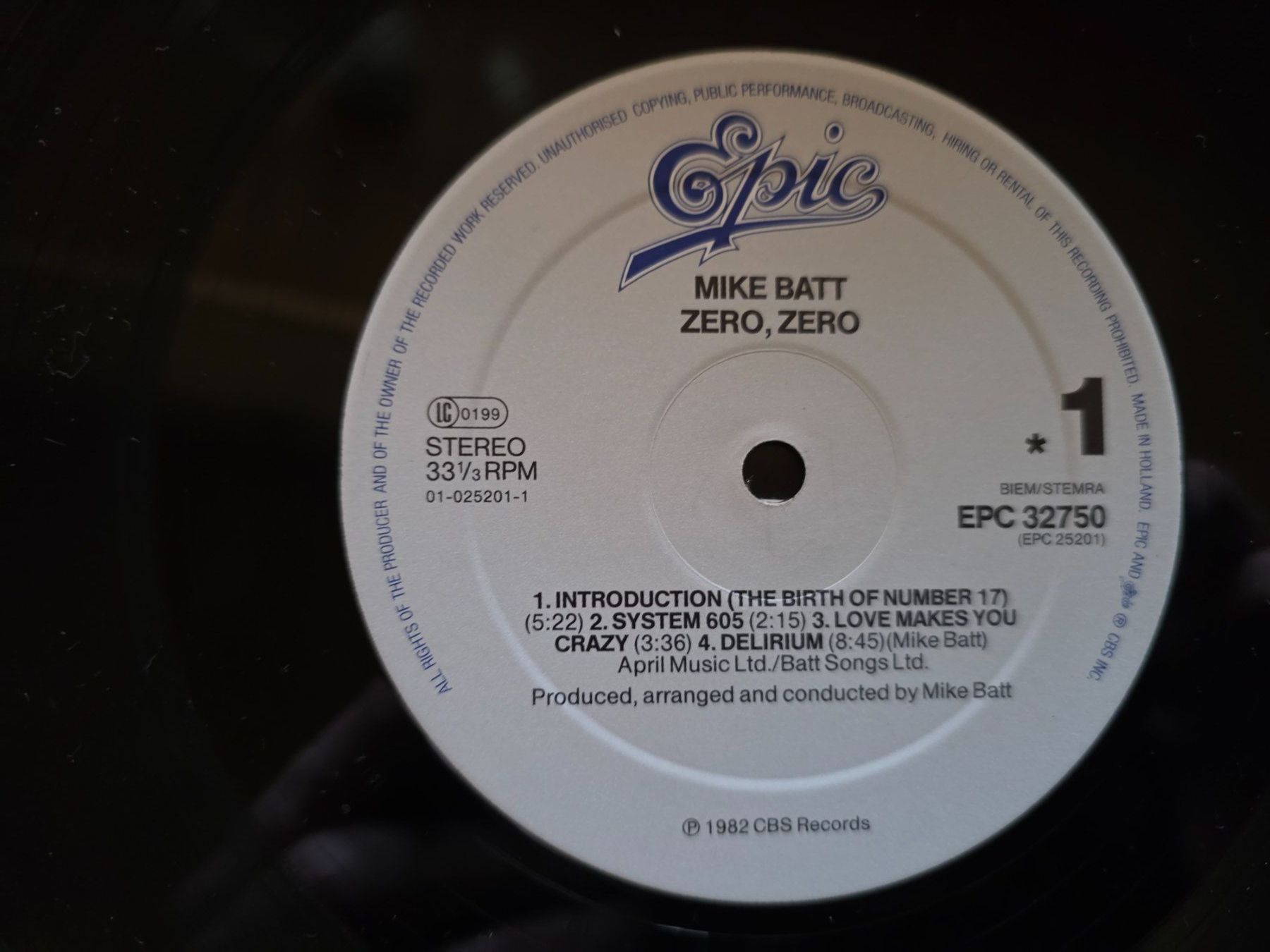 Dischi in vinile: Vinyl LP: Mike Batt - Zero, Zero - 1982 - EPC 32750 – Usato da Walterswil BE venduto da Lonitti 3