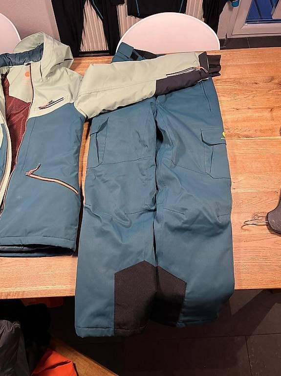 Lotti & Set di vestiti: Kinder Ski Kleider quasi Neu – Usato da Toffen venduto da Topcase850 1