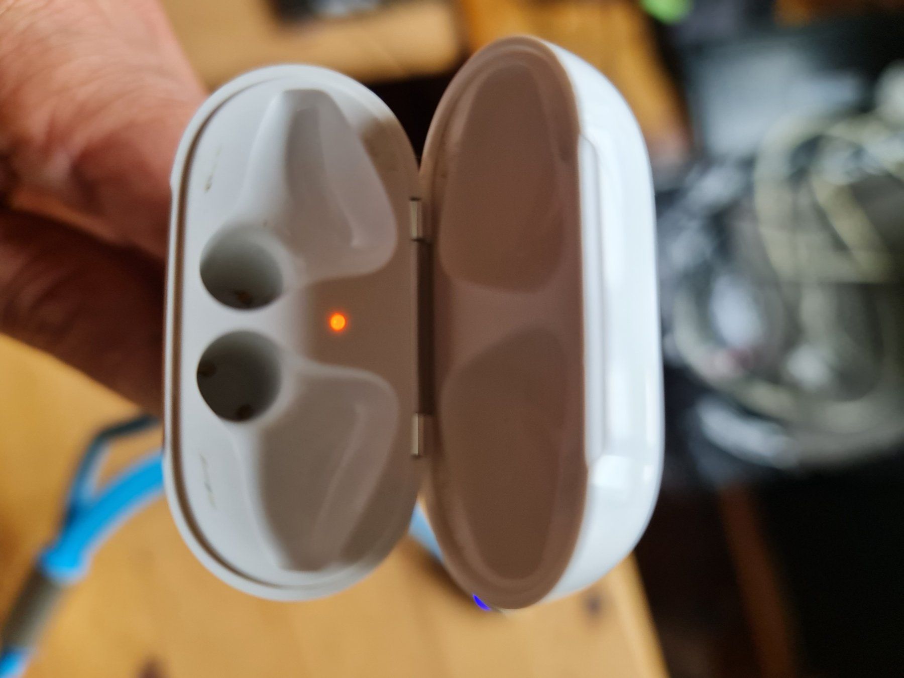Apple Caricabatterie: APPLE Airpods A1602 Charging Case – Usato da Winterthur venduto da Hai6 2