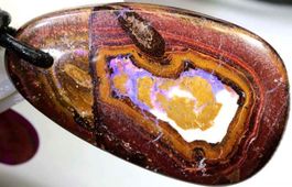 Australischer Boulder Opal Anhänger 52Ct