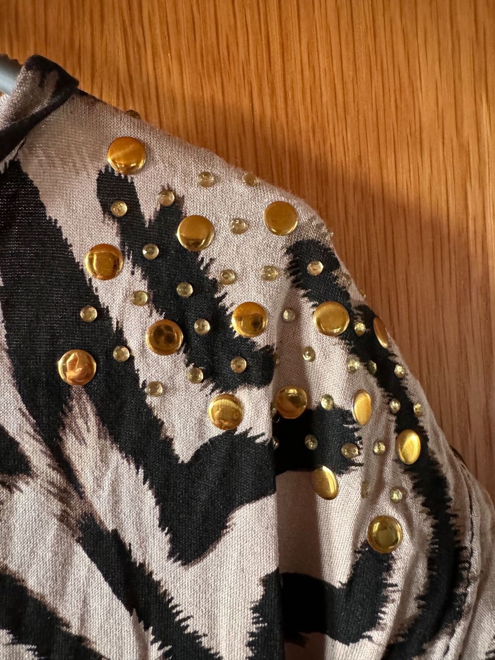 Blusen: Bluse mt Leopardenprint und Applikationen – Gebraucht aus Grosswangen von SALE_SALE_SALE 1