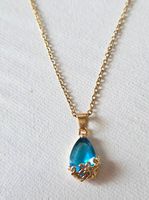 Goldfarbige Halskette mit blauem Anhänger, neu! ✨