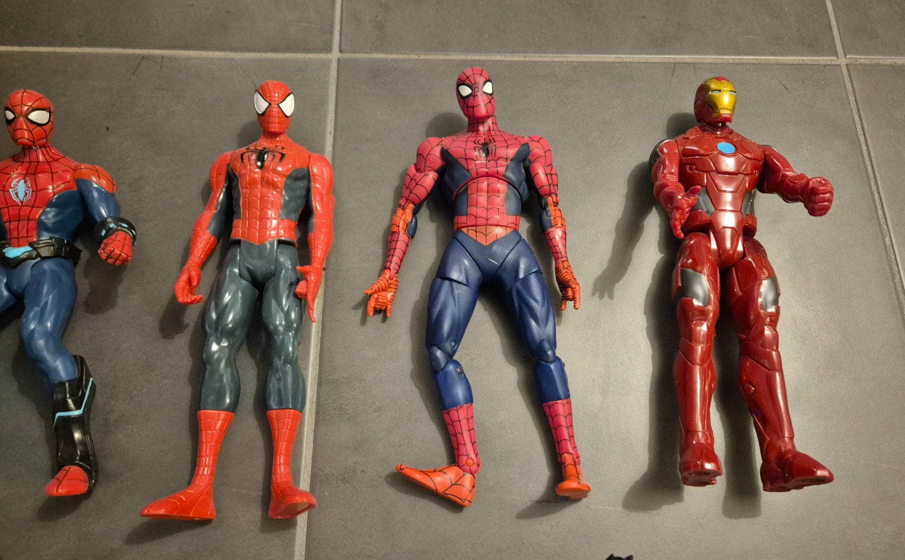 Giocattoli: 16 figurines, Marvel, Comics, Maître de l'univers, etc – Usato da Daillens venduto da zaporogue 3