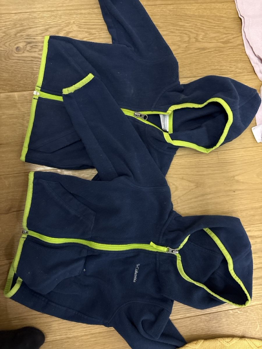 Lotti & Set di vestiti: Mädchen Kleiderpaket Pullover & Fleecejacken Gr. ca. 92 – Usato da Solothurn venduto da Jfk 4