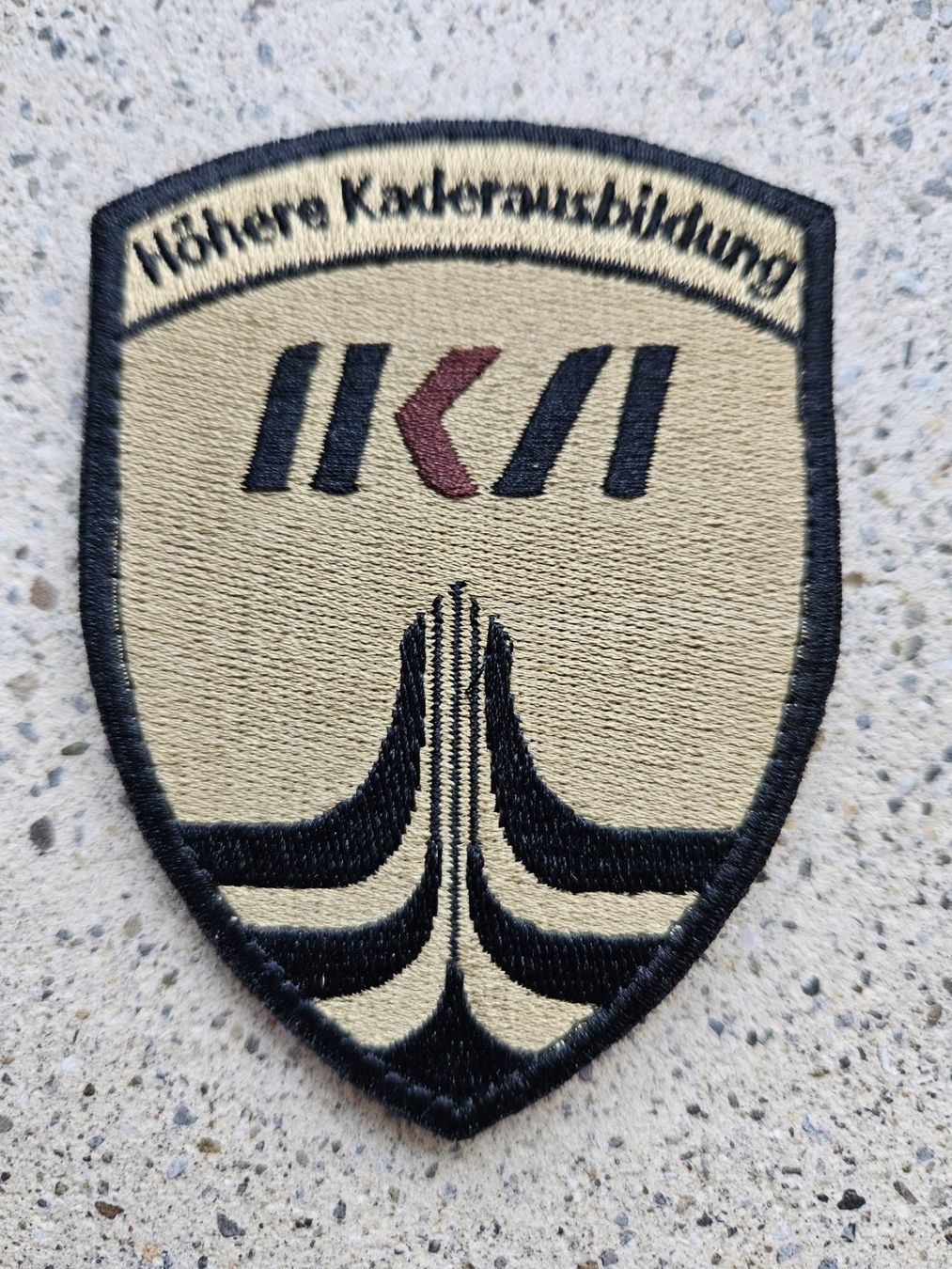 Schweizer Armee Placchette & Badge: *** Badge Höhere Kaderausbildung mit klett *** – Nuovo e nell'imballaggio originale da Riedholz venduto da fr_sIruP