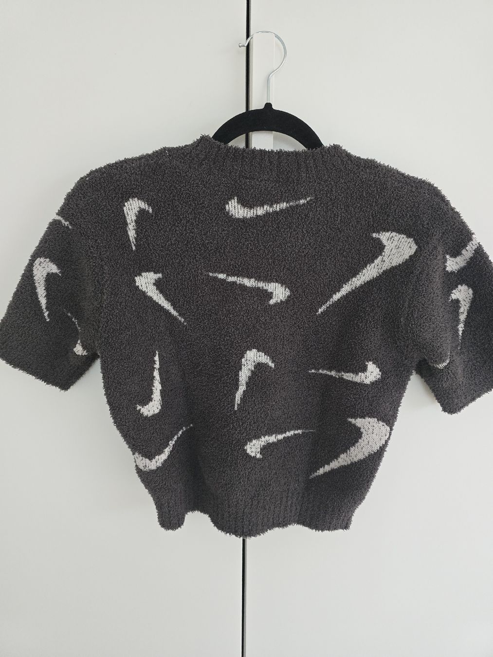 Nike Maglioni & Felpe: Nike Pullover Kurzarm Grau Weiss Muster Grösse M Neuwertig – Nuovo (secondo la descrizione) da Thalwil venduto da Nikkita2 1