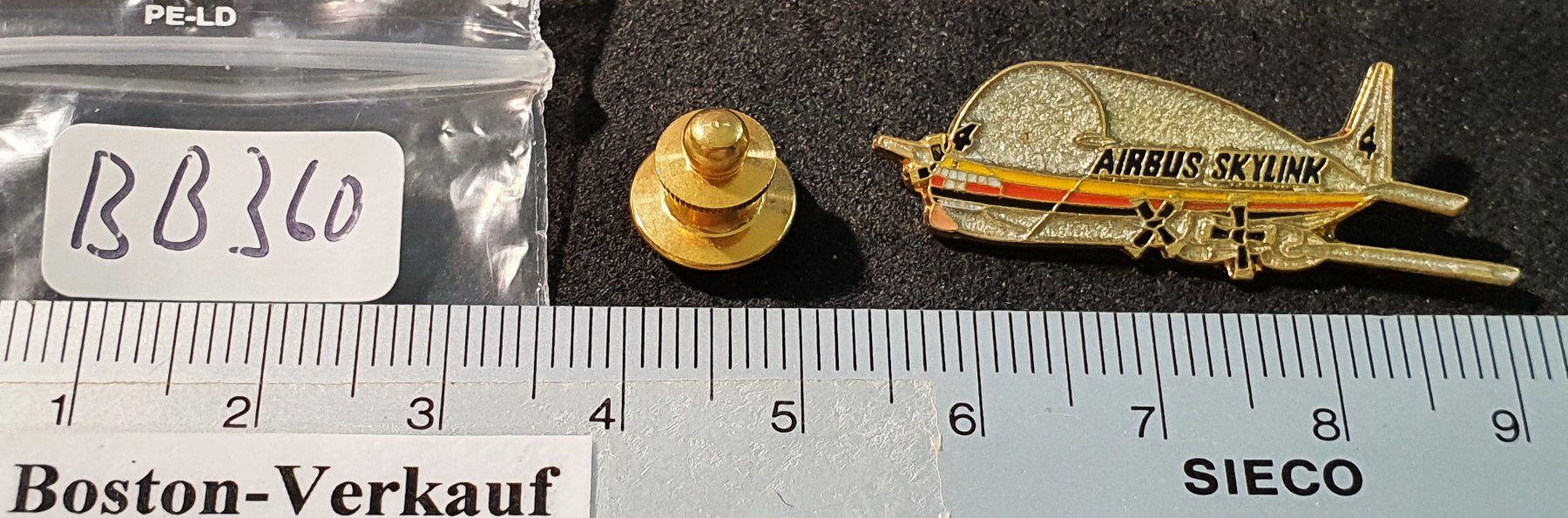 Placchette & Badge: BB360 - Pin Transport Flugzeug AIRBUS SKYLINK 4 – Usato da Reinach BL venduto da Boston-Verkauf 1