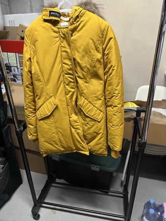 Winterjacke in Senfgelb