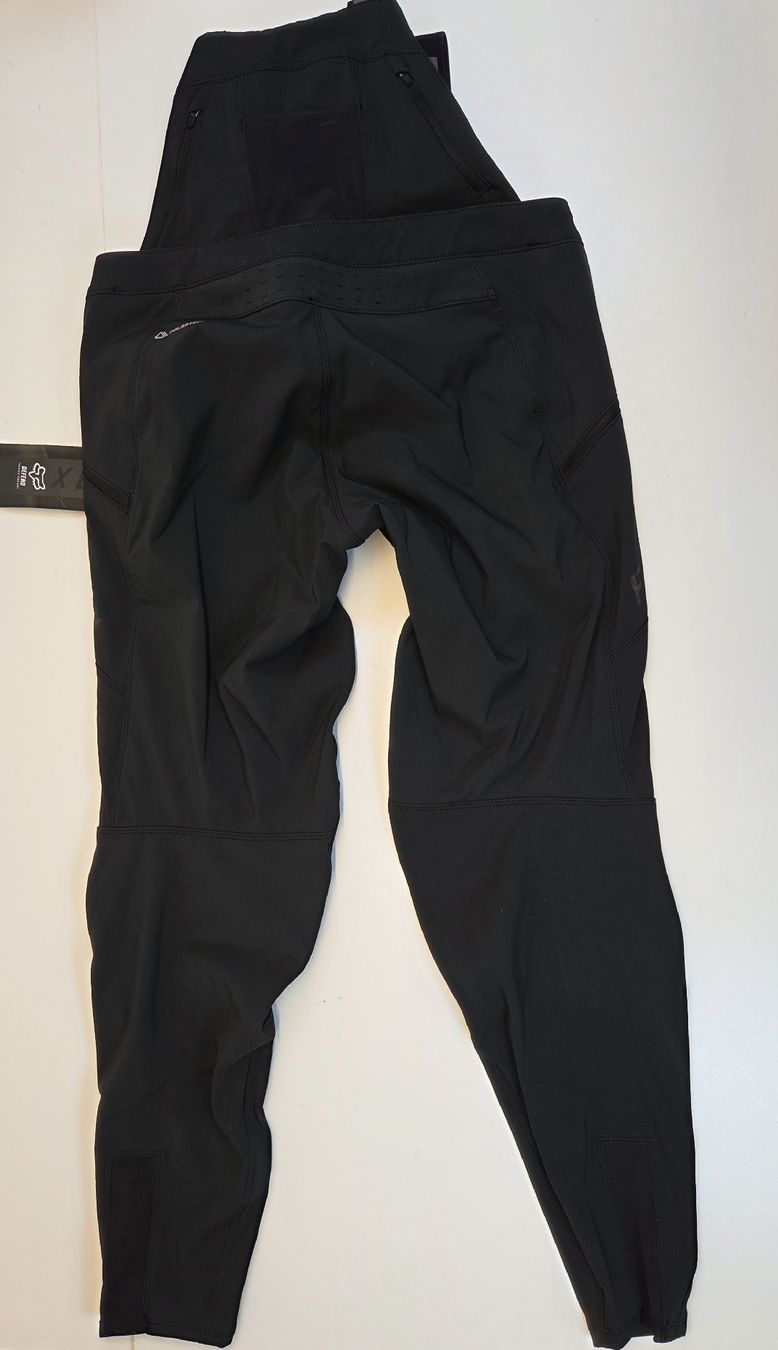 Fox Pantaloni: Fox Defend Fire bib Damen Velohose Gr. M – Nuovo e nell'imballaggio originale da Braunau venduto da Brand-Store 3