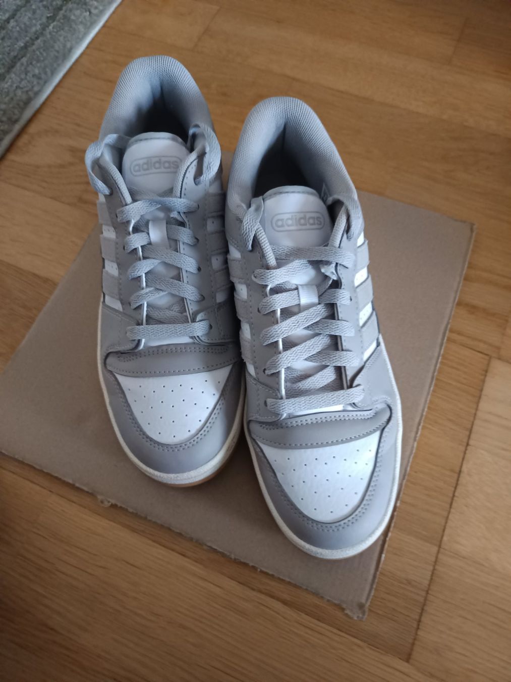 Adidas Schuhe für Jungen: Adidas Sneaker – Gebraucht aus Benglen von Jumanah 1