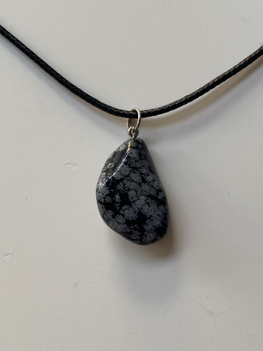 Catenine: Schnee Obsidian Halskette – Usato da Givisiez venduto da dor_xb9k
