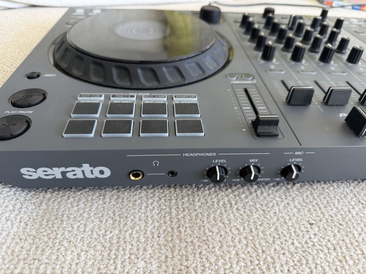Pioneer Platines de mixage: DJ Controller Pioneer DDJ-FLX6 Performance USB grey – Neuf (Voir description) à Zürich par 131_xyy5 1