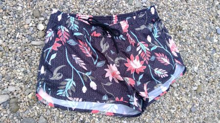 Short noir motifs fleurs ELLEN AMBER, taille M, NEUF