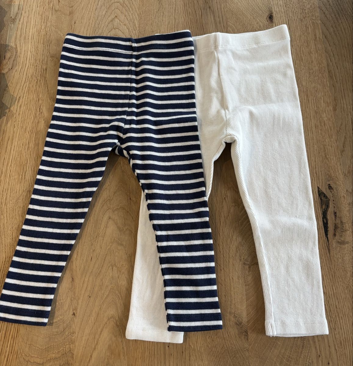 Pantaloni: 2 Leggins, Grösse 86 – Usato da Schleinikon venduto da Jessica_Lutishi