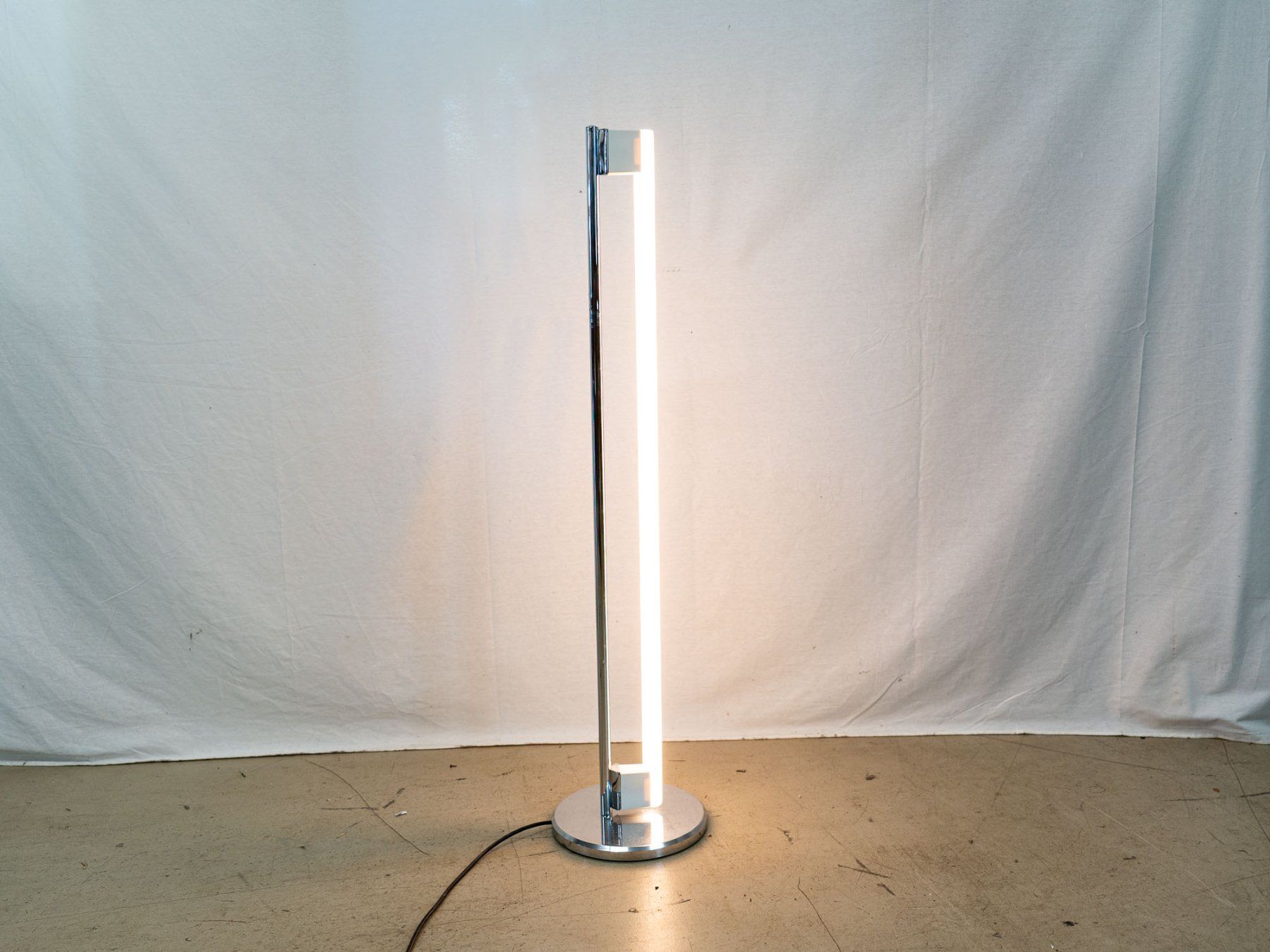 Lampade: Eileen Gray Tube Light - Stehlampe, 1927 - Ref. 06/08 – Usato da Au ZH venduto da BrockiAu