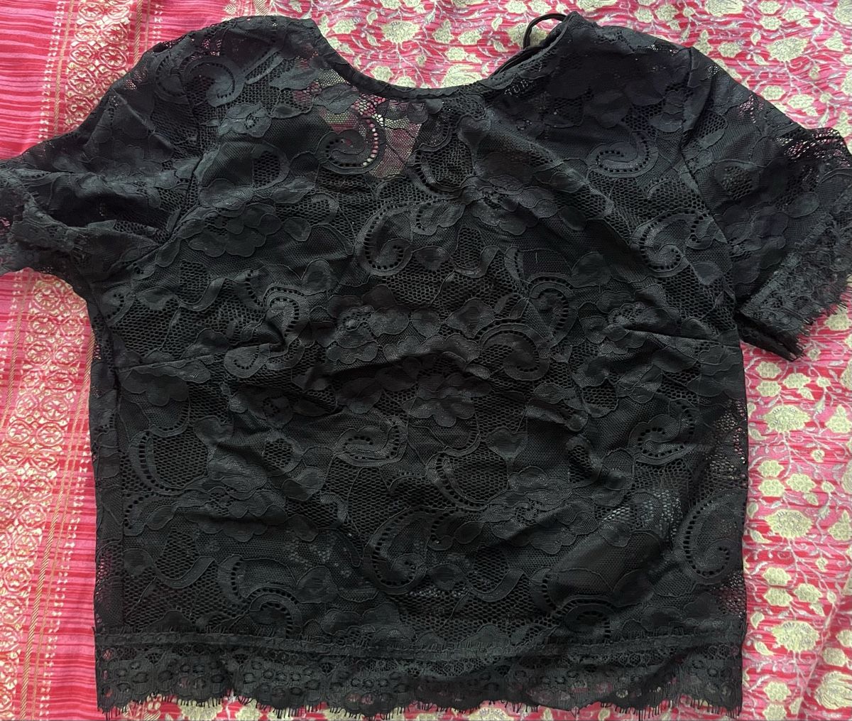 Guess Top: Schwarzes Spitzenoberteil, Grösse S mit unter Top – Nuovo (secondo la descrizione) da Baden venduto da Sandra148