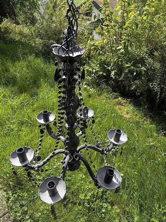 Lampen: Gothic Kronleuchter, schwarz – Gebraucht aus Ennetmoos von Manugabriel
