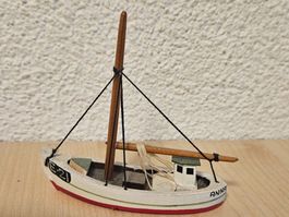 Deko-Modell Küstenfischereiboot / Schiff aus Holz