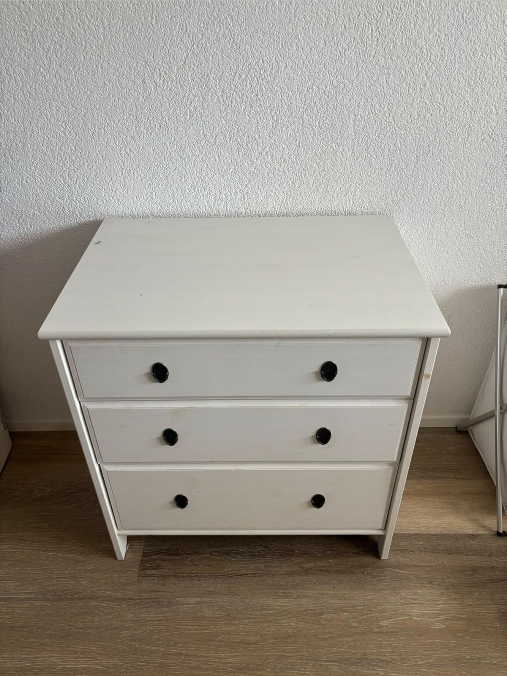 Cassettiere: Schöne Kommode mit 3 Schubladen im Landhausstil – Usato da Härkingen venduto da vxnessacx