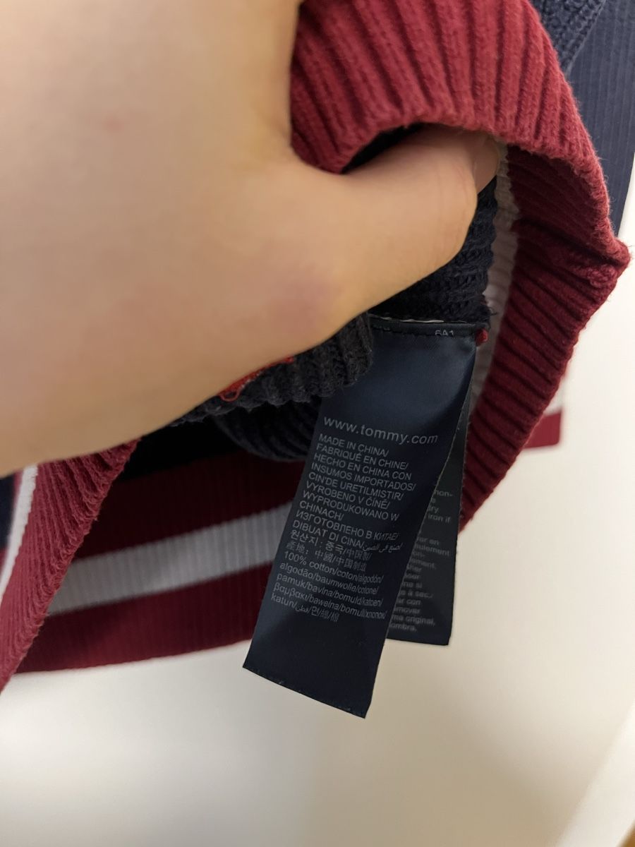 Tommy Hilfiger Pulls & Sweat-shirts: Tommy Jeans Pullover mit V-Ausschnitt (Gr. S) – D'occasion à Ottenbach par yas_9yth 2