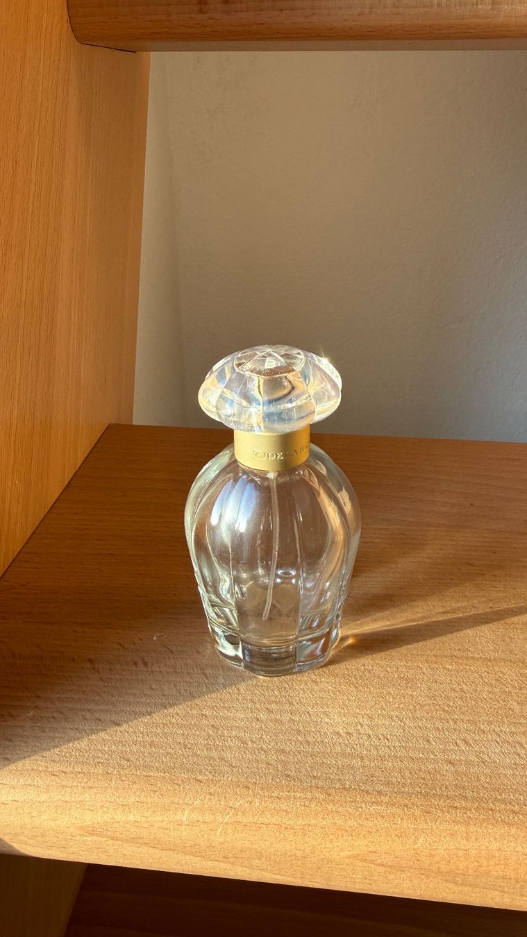 Flaconi: So de la Renta - Flacon 50 ml vide – Usato da Yverdon-les-Bains venduto da _sabrinah_