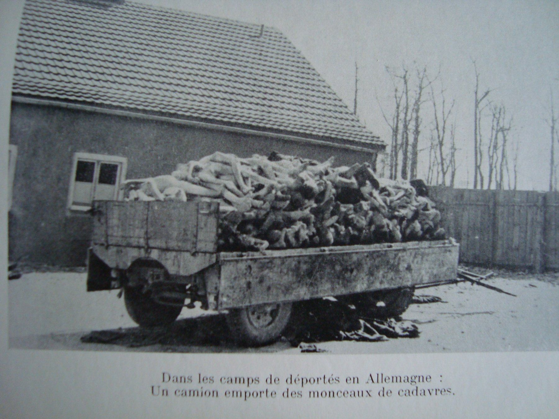 Libri: Forfaits hitlériens: documents officiels – Usato da Fribourg venduto da ruswil007 1