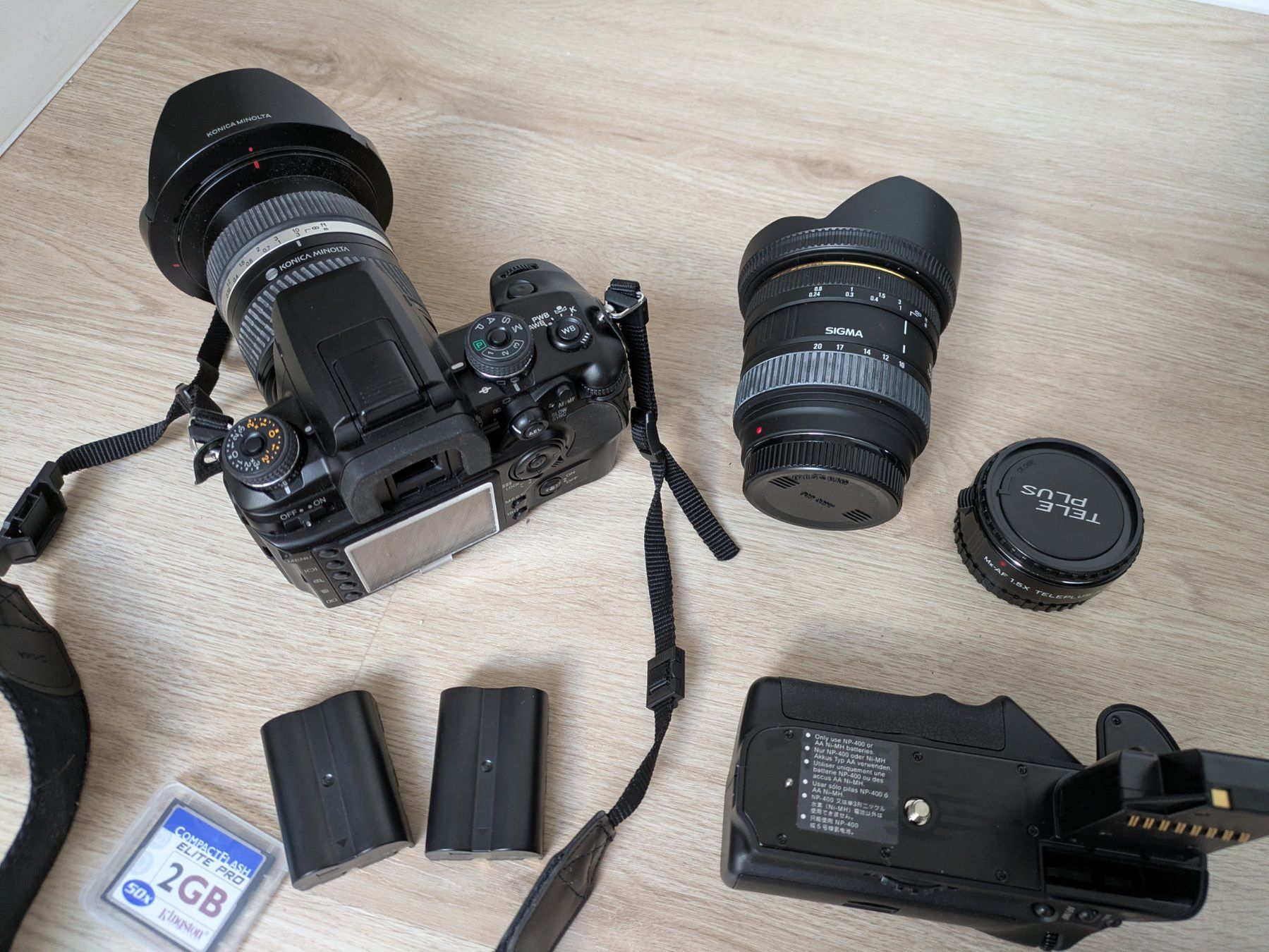 Minolta Appareil photo: Réflex numérique Pro Konica Minolta + grand angle – D'occasion à Pampigny par nic_575j