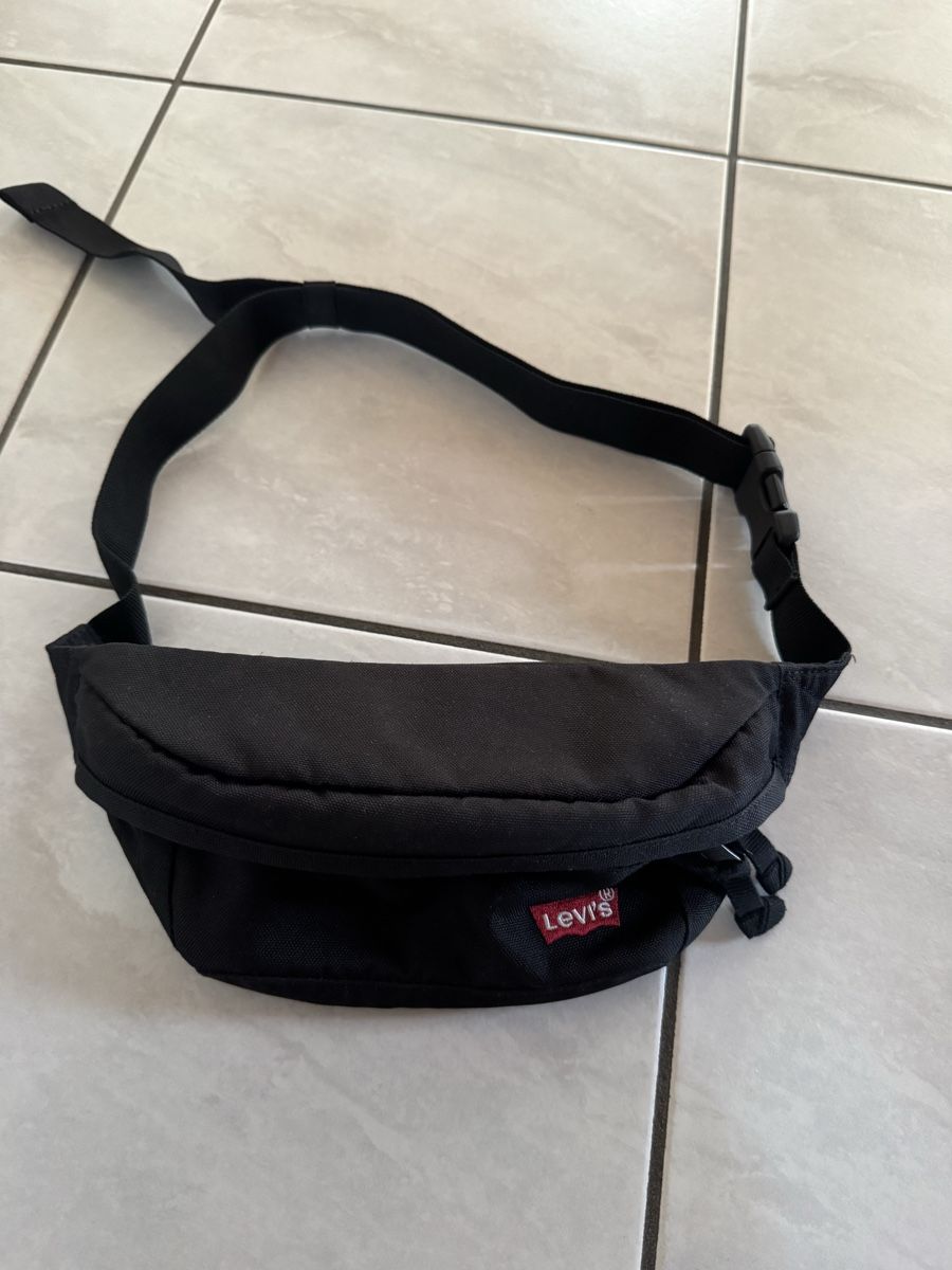 Levi's Taschen: Schwarze Levi's Bauchtasche – Neu (gemäss Beschreibung) aus Hergiswil NW von kaufe_bei_kaufmann 5