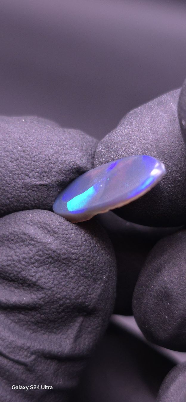 Pietre preziose: Lightning Ridge Opal 2.21ct – Electric Blue Flash – Nuovo e nell'imballaggio originale da Flüh venduto da OpalSmile_CH 5
