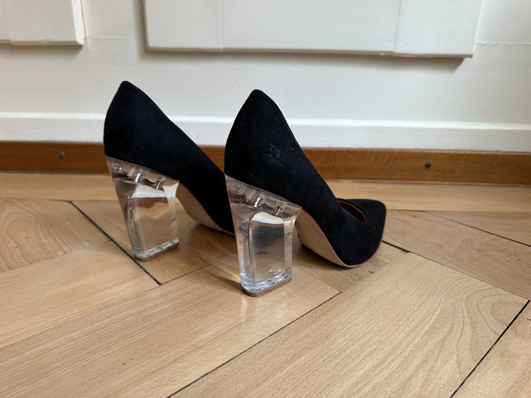 H&M Chaussures femmes: Pumps schwarz mit durchsichtigem Absatz 39 – D'occasion à Zürich par Diazaio 2