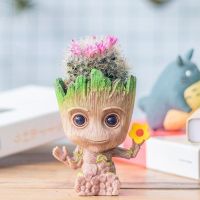 Baby Groot Mini sitzend