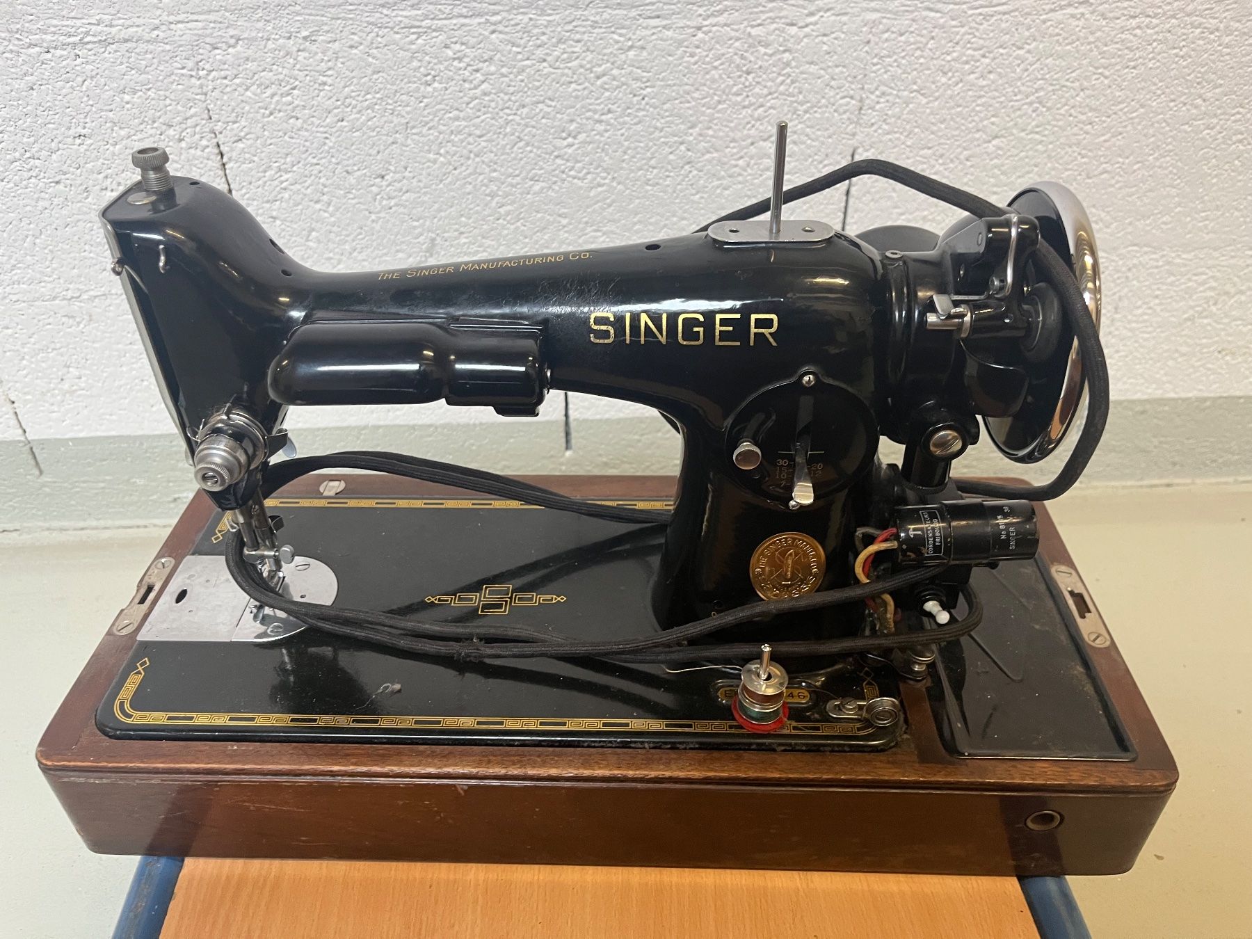 Singer Macchine da cucire: Ancienne machine à coudre – Usato da lausanne venduto da esploras 3