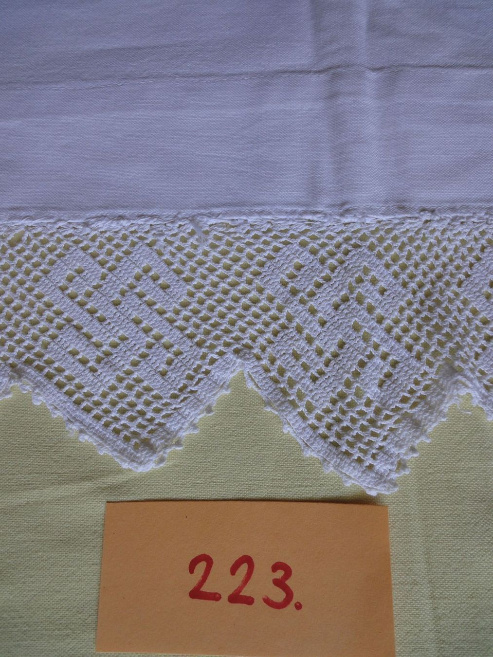 Linge de lit: Antikes Oberleintuch mit Spitzen – D'occasion à Chur par omonia 1
