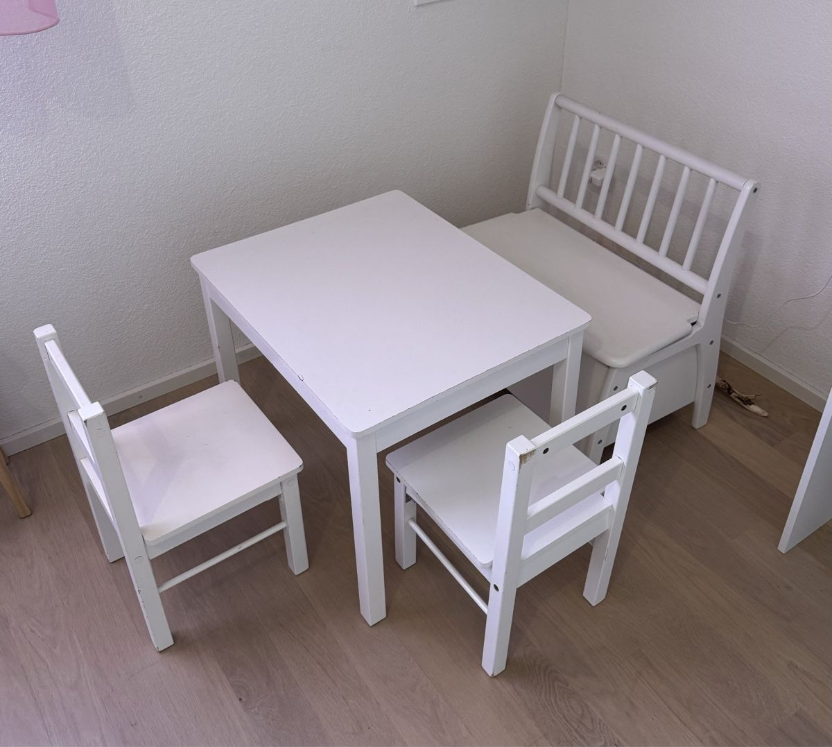 Set de table et chaises: Kindertisch, Stühle & Bänkli – D'occasion à Buttikon SZ par Lafi1