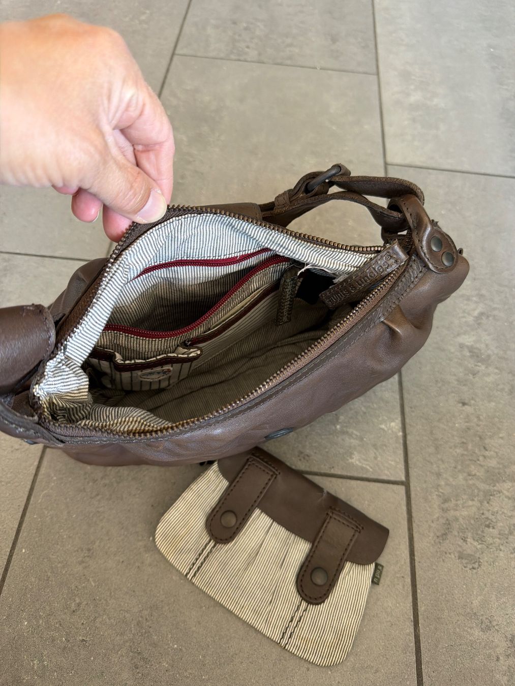Aunts & Uncles Borse da donna: Leder Tasche von aunts & uncles – Usato da Steffisburg venduto da elle013 1