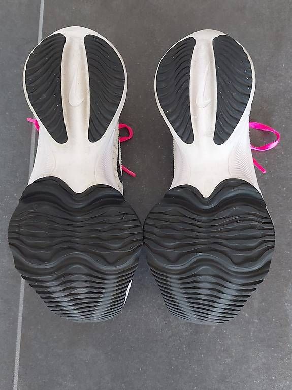 Nike Chaussures femmes: Nike Zoom next% Gr. EU 38 / US 7 – D'occasion à Frauenkappelen par Egerheim 2