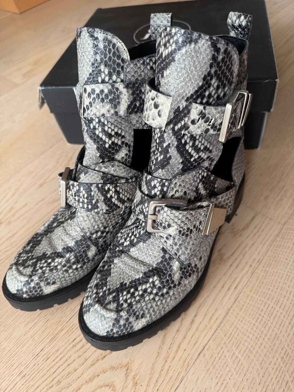 Scarpe da donna: Stiefeletten Ankel Boots Gr.39 – Usato da Wallisellen venduto da Rally68 2