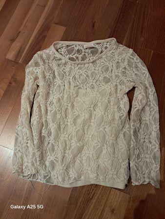 Blouse manche langue en dentelle taille 120