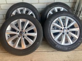Sommerreifen mit Leichtmetallfelgen von VW Touran TSI DSG