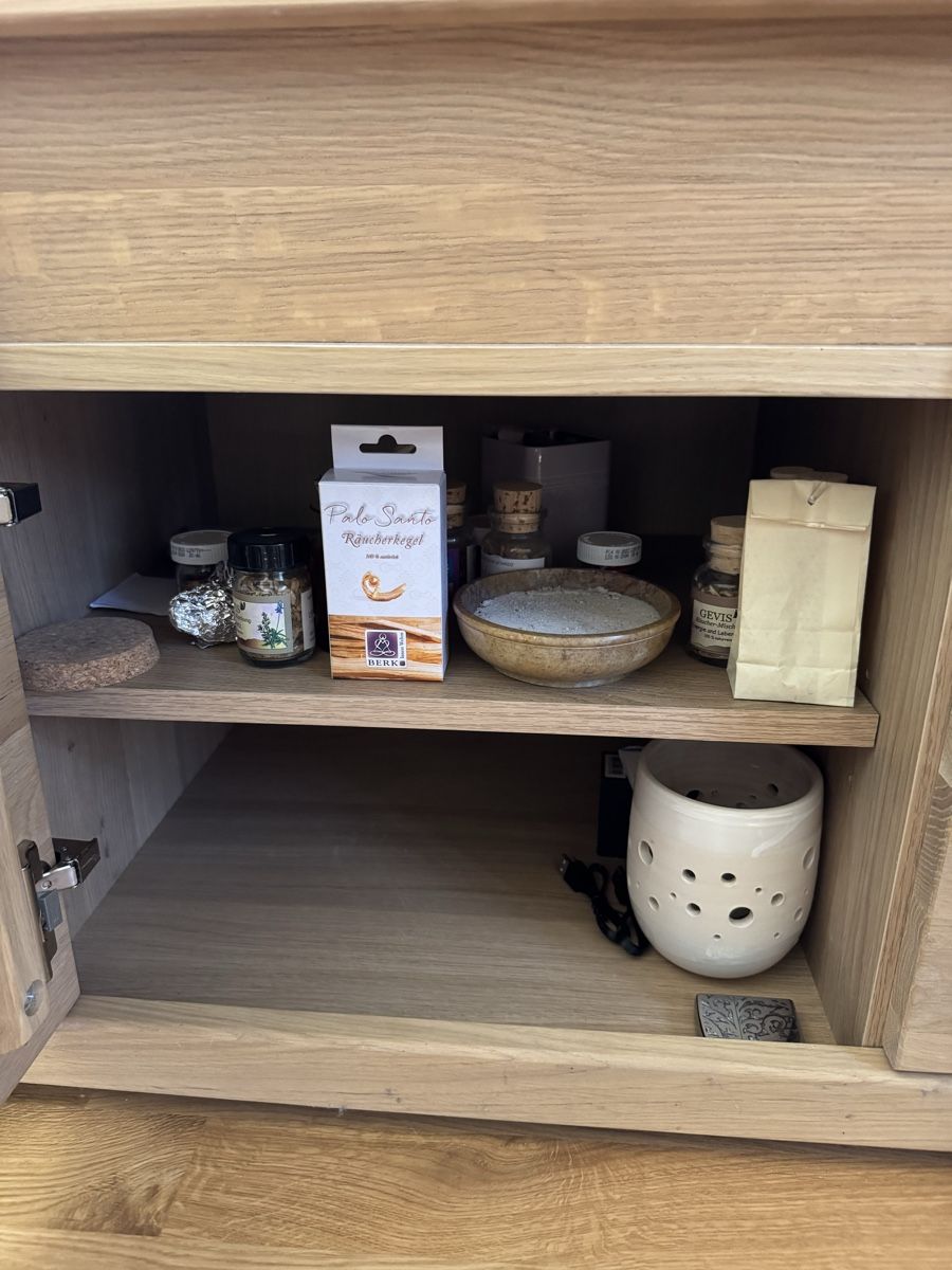 Meubles TV: schönes Sideboard Eiche mit Beleuchtung super Zustand – D'occasion à Frauenfeld par mon_b6jv 4