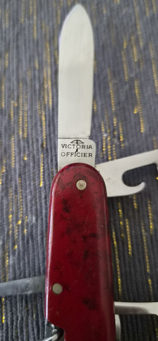 Victorinox Coltelli tascabile: Victorinox Victoria  – Usato da Bern venduto da BullseyeCH 2