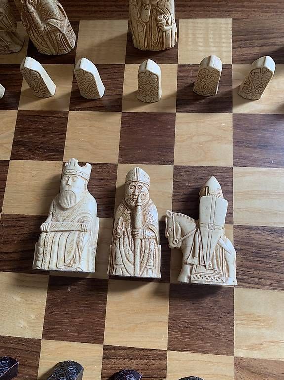 Spiele: Jeu d' échecs "Île de Lewis" – Gebraucht aus Montreux von Barber_Swiss_Vintage 4