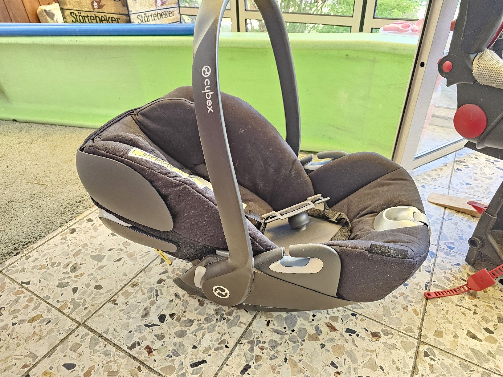 Cybex Seggiolini per auto: Cybex Babyschale Cloud Z i-Size schwarz inkl. cloud Basis – Usato da Oberwil BL venduto da 007re 2
