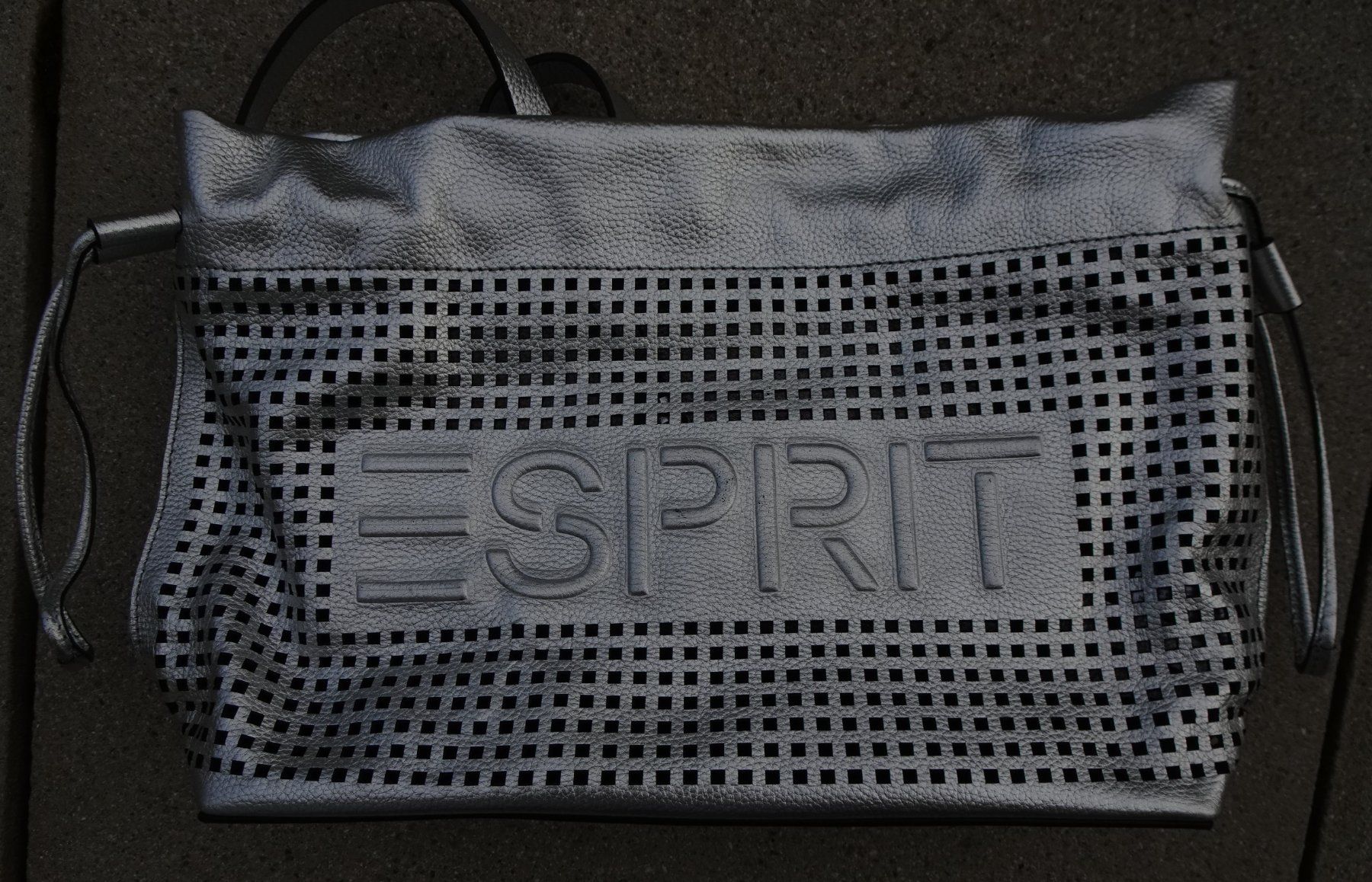 Esprit Borse da donna: Esprit Umhängetasche silber Leder Tasche – Usato da Winterthur venduto da blumeblau77 1