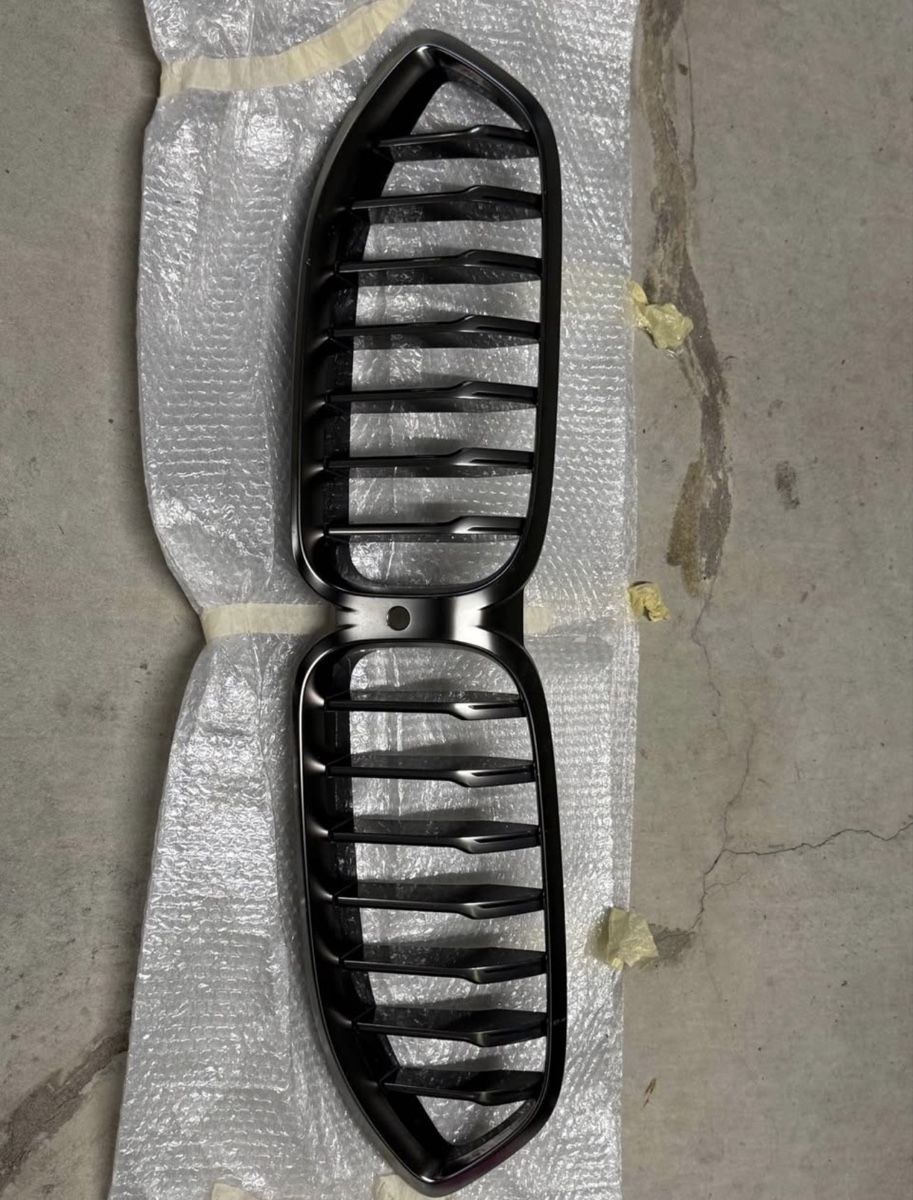 BMW Alle Autoersatzteile: BMW 8er Frontziergitter Original – Gebraucht aus Aadorf von Apoly