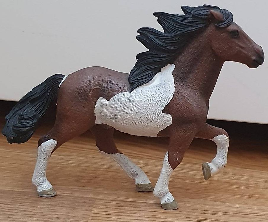 Schleich Spielzeuge: 4 Schleich Pferde – Gebraucht aus Wolfhausen von lho_lg9y