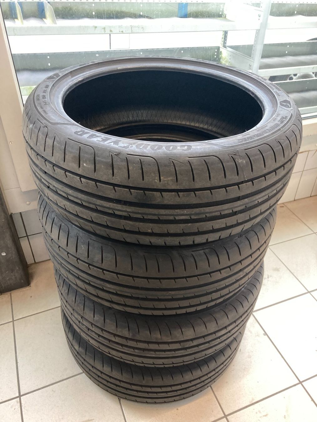 Goodyear Pneus & Kompletträder: 225/45R19 Sommerpneus Good Year – Gebraucht aus Cham von WB2223