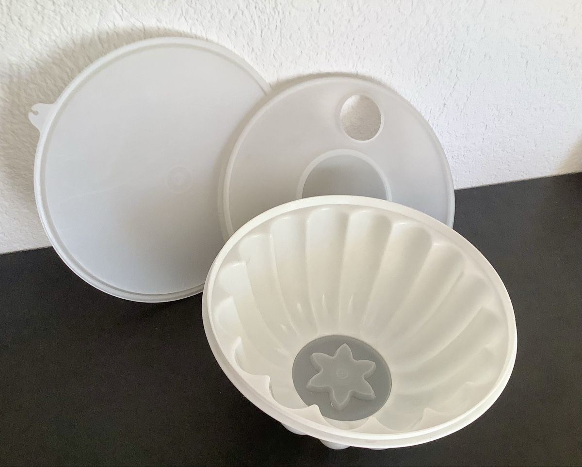 Tupperware Behälter & Ähnliches: Tupperware Gelee Form mit Deckel Kunststoff Weiss gebraucht – Gebraucht aus Züberwangen von benjause 2